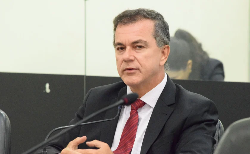 Ronaldo Medeiros critica propostas de Flávio para mudar aposentadorias