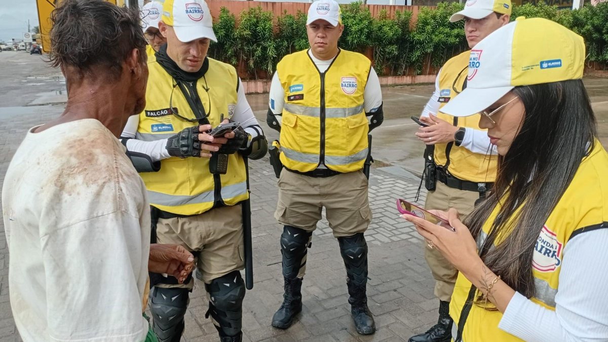 Idoso com Alzheimer é encontrado desorientado na Jatiúca e volta ao lar
