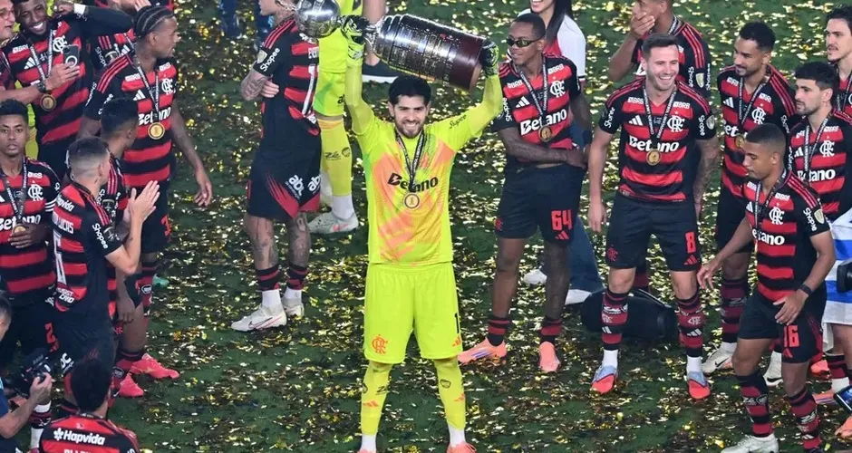 Rossi recebe sondagens mas Flamengo mantém confiança no goleiro
