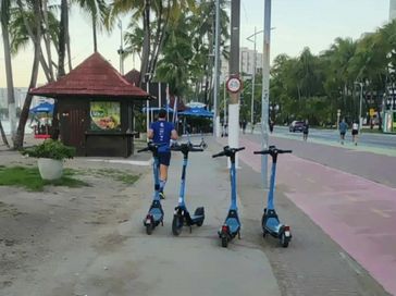 Patinetes viram dor de cabeça e geram caos em Maceió