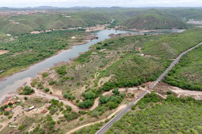 Chuvas mobilizam Prefeitura e afetam ligação entre Piranhas e Canindé