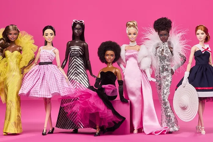 Mulher furta mais de R$ 4 mil em bonecas em shopping de AL