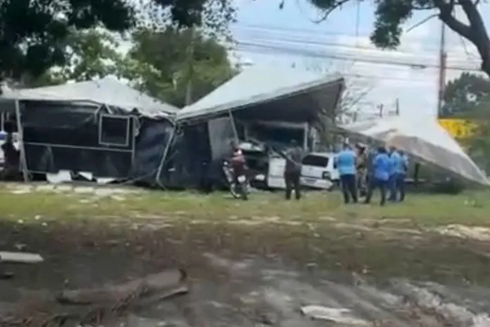 Caminhão desgovernado invade calçada e atinge escola próxima à Ufal