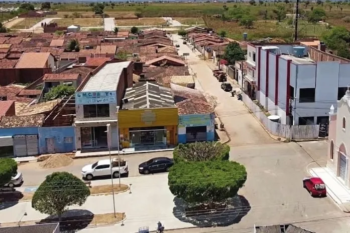 Homem é apreendido após destruir casa com marreta e ameaçar pai em Craíbas