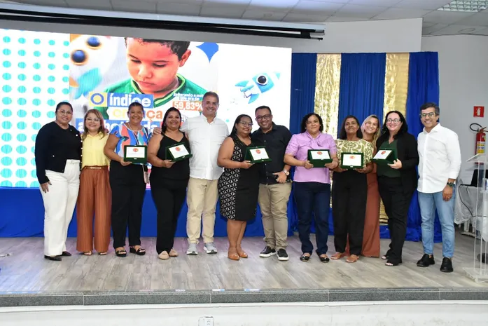 Secretaria de São Miguel dos Campos premia profissionais por resultados alcançados