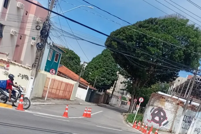 Trânsito da Gustavo Paiva divide opiniões: comerciantes relatam queda de até 70% nas vendas