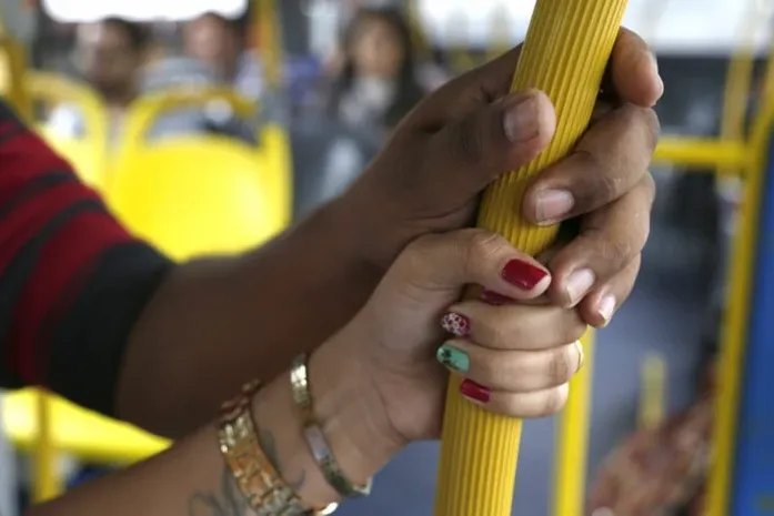 Mãe persegue ônibus, caça e prende tarado que importunou sua filha de 17 anos