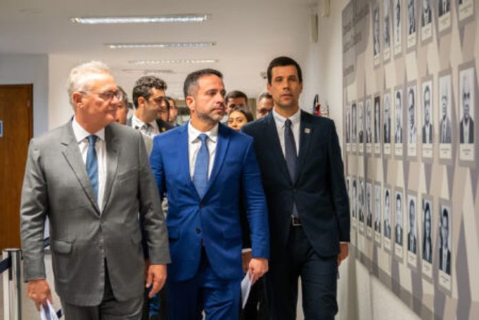 Grupo governista adota ofensiva calculada contra JHC em Alagoas