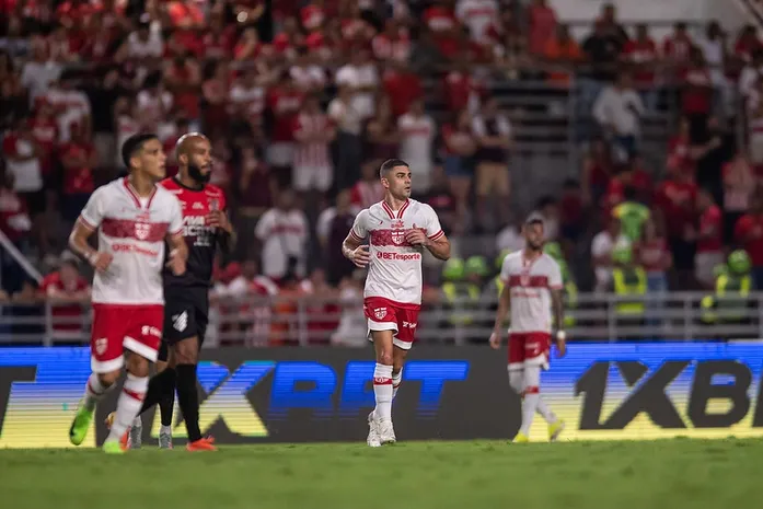 CRB é derrotado pelo Athletico-PR no Rei Pelé e segue distante do G4 da Série B