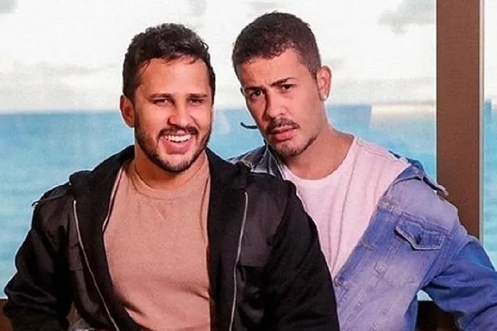 Justiça proíbe Carlinhos Maia e Lucas Guimarães de 'atacarem' ex-motorista