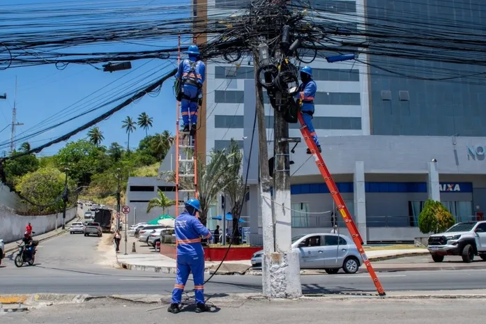 Ilumina retira mais de 300 toneladas de fios abandonados em Maceió