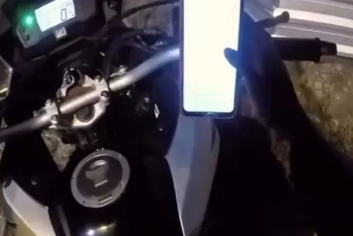 Motociclista de app filma passageira tentando tocar suas partes íntimas durante corrida em Maceió
