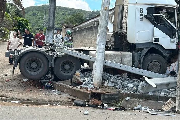 Motociclista morre após ser atingida por caminhão em Palmeira dos Índios