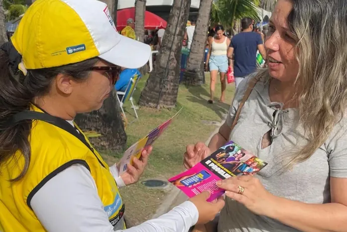 Segurança Pública realiza ação do Celular Seguro na orla de Maceió