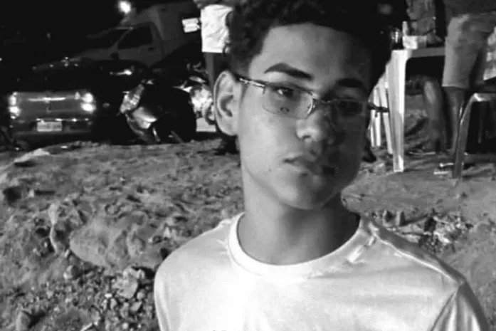 Adolescente de 14 anos morre após colisão entre moto e caminhão na AL-220