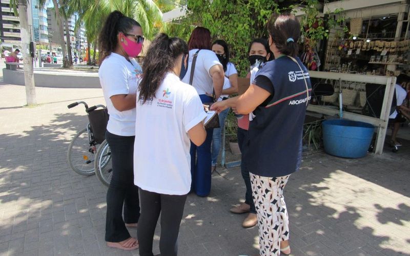Equipes fiscalizam orla de Maceió após denúncias de trabalho infantil