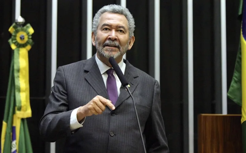 Apenas 4 deputados e um senador não mudam de partido em AL; veja como ficaram as filiações
