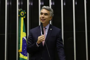 Saiba quais deputados federais de AL assinaram PEC contra escala 6x1