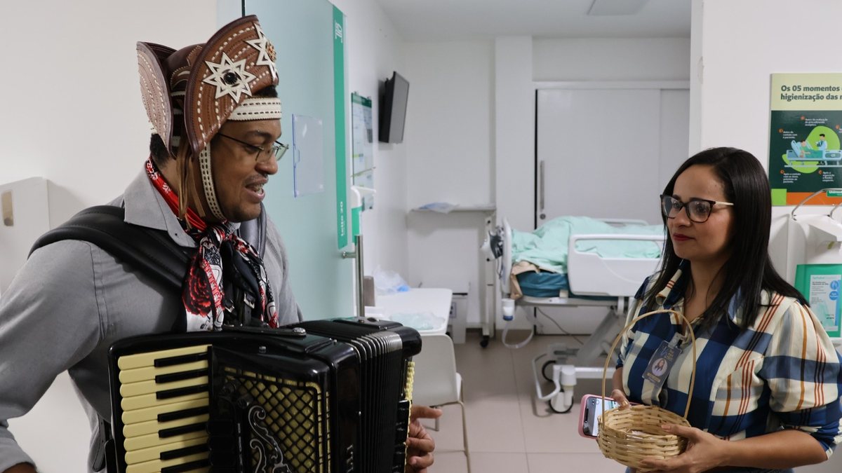 Sanfona transforma hospital e leva alegria a pacientes internados