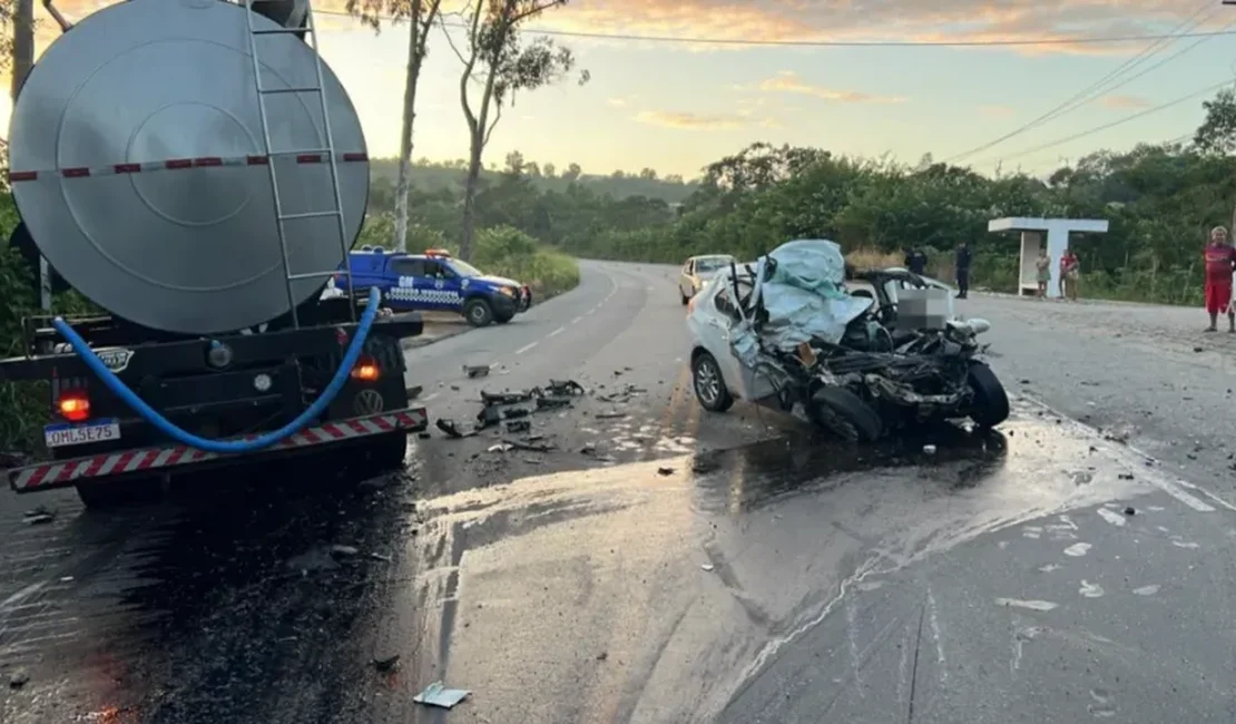 Sargento da PM morre em acidente entre carro e caminhão na BR-104 em Branquinha
