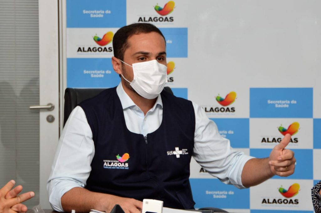Secretário Alexandre Ayres alerta população sobre circulação de Fake News sobre as vacinas