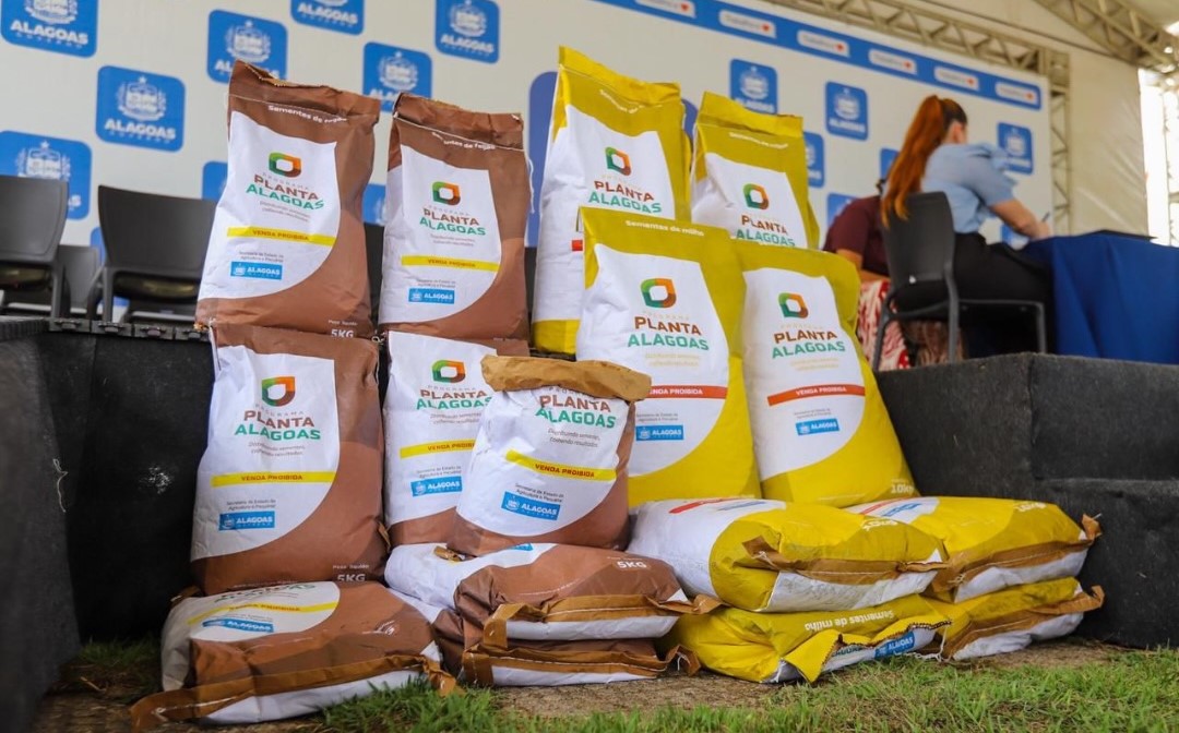 Seagri entrega 3 toneladas de sementes e garante plantio em Piaçabuçu
