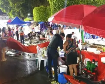 Oito pessoas ficam feridas após carro atingir barracas em evento