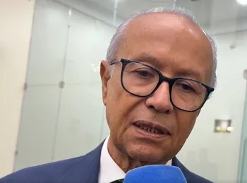 Deputado abre mão da reeleição e articula sucessão familiar