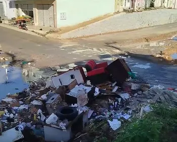 Lixo e água parada aumentam temor de dengue no Primavera