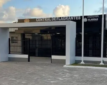 Suspeito com 13 passagens por roubo tenta se esconder da PM em barbearia