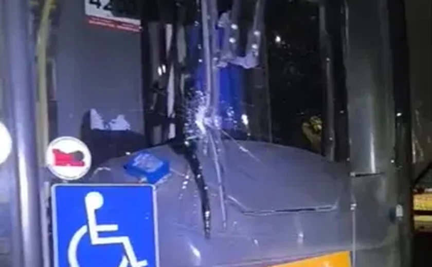 Ônibus da linha 804 é atacado a tiros em Maceió