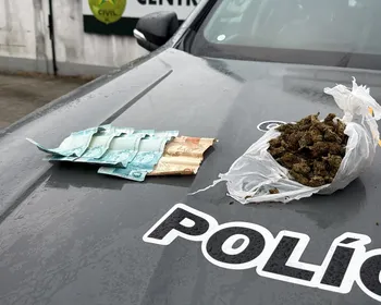 Homem é flagrado com maconha, dinheiro e balança de precisão no Poço