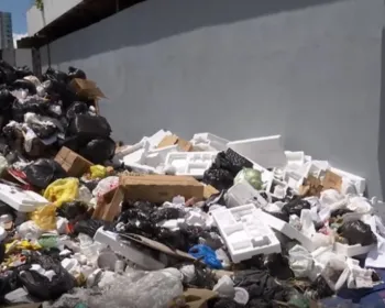 Acúmulo de lixo prejudica comerciantes e pedestres no Centro de Maceió