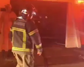 Incêndio atinge casa em Rio Largo e bombeiros resgatam dois cães