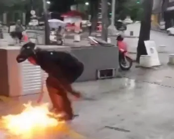 'Tacar foco': Motociclista incendeia posto após reclamar da qualidade da gasolina