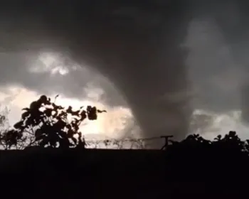 Tornado atinge três cidades e deixa rastro de destruição no RS