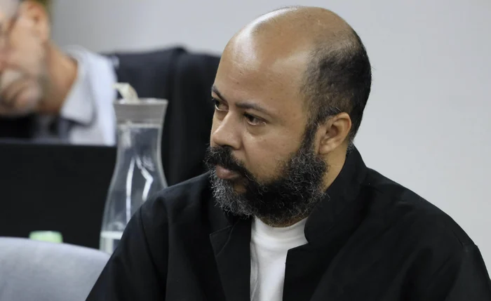 Vítima de serial killer relata sobrevivência em júri: ‘Deus é bom na minha vida e estou vivo’