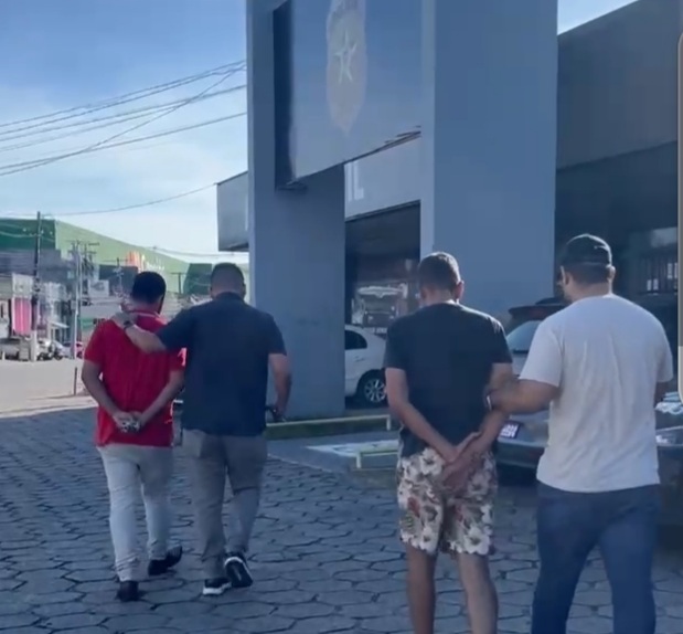 Polícia Civil prende dupla envolvida em furto e receptação de celulares em Maceió