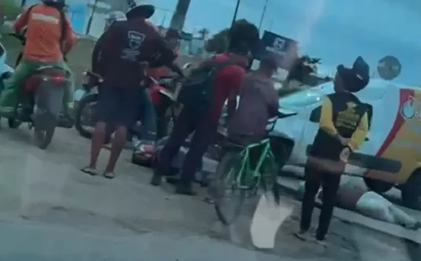 Colisão entre moto e carro deixa dois homens feridos em Arapiraca