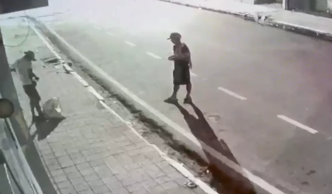 Dupla suspeita de furtar fachada pode estar envolvida em outro crime em Arapiraca
