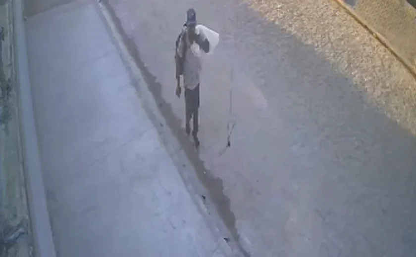 Homem invade residência e furta objetos em Arapiraca