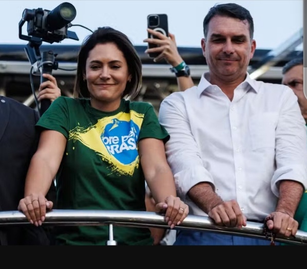 Crise entre Michelle e Flávio Bolsonaro amplia desafios da pré-campanha