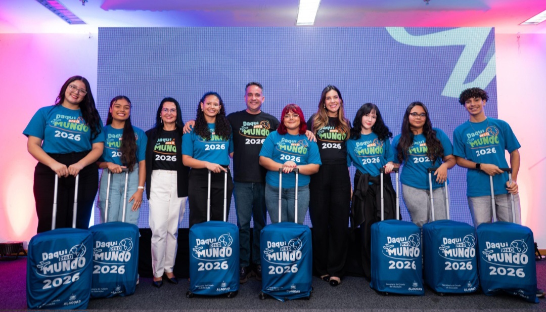 Alagoas entrega kits a  estudantes selecionados para intercâmbio na Inglaterra