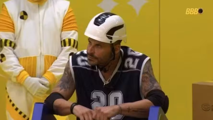 'BBB 26': Henri Castelli sofre convulsão em prova de resistência e é atendido por médicos