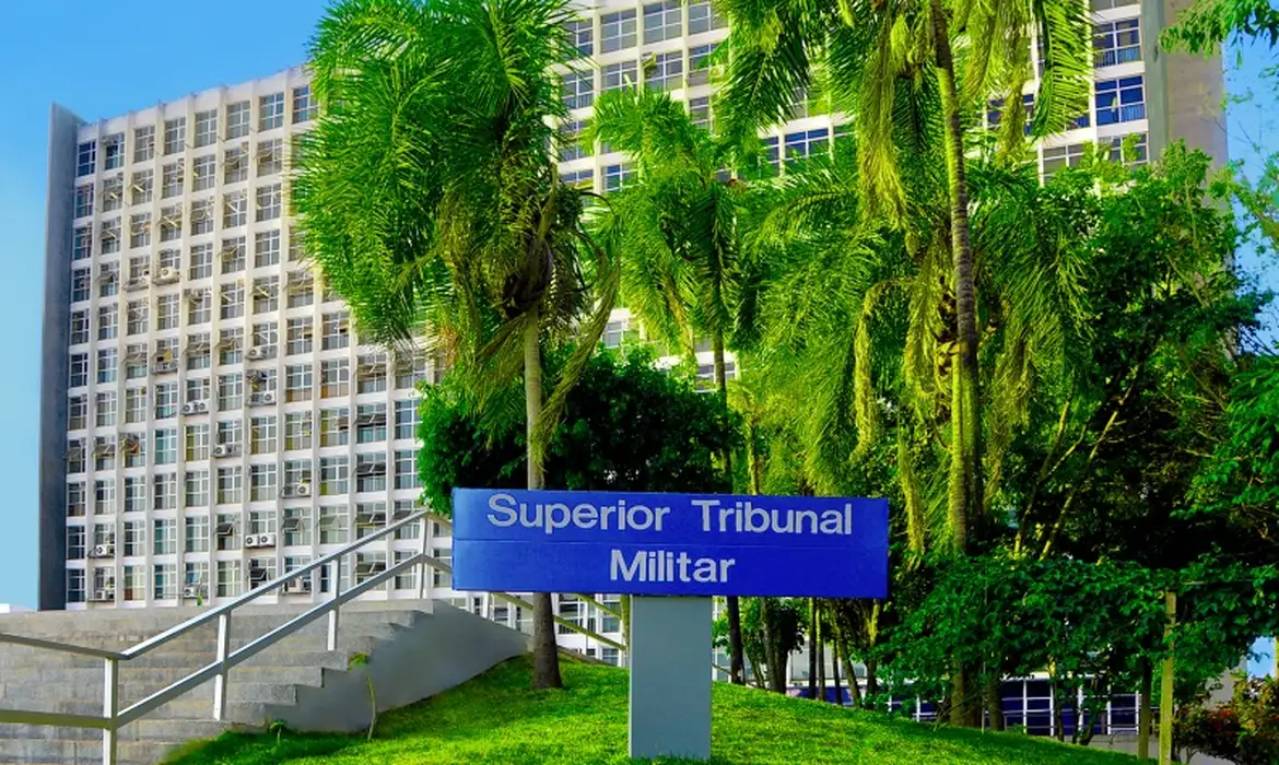 STF define que Justiça Militar avaliará perda de patentes de Bolsonaro e generais