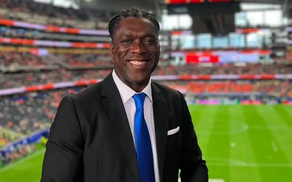 Corinthians anuncia a contratação de Seedorf como novo treinador da equipe