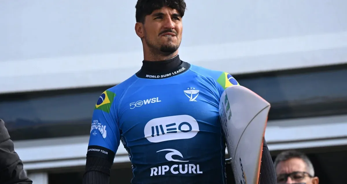 Brasil coloca três surfistas na semifinal em etapa de Peniche