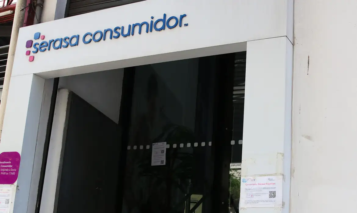 Serasa abre dia de negociação de dívidas