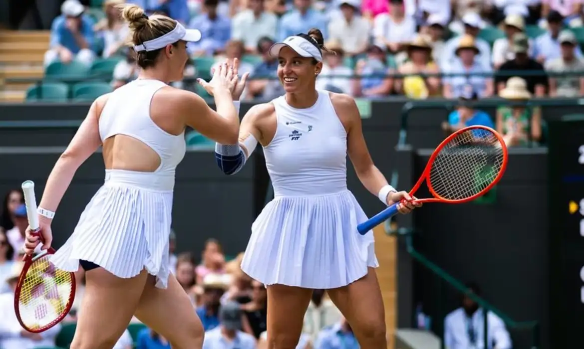Brasileira Stefani avança pela 1ª vez à final de duplas femininas de Wimbledon