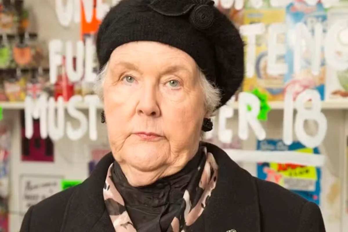 Atriz inglesa Stephanie Cole morre aos 84 anos após batalha contra Alzheimer
